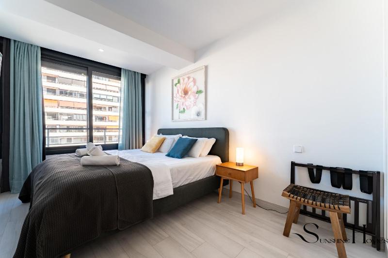 Exquisite Central 2 Bedroom apt Pool Views - image 8
