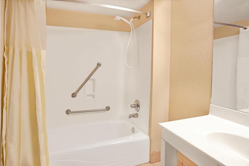 King Room - Mobility Access/Smoking image 3