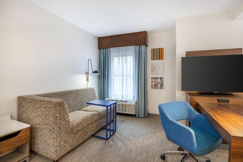 King Room with Sofa Bed and Study - Non-Smoking image 2