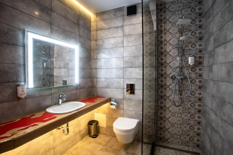 Deluxe Double Room with Spa Access image 3