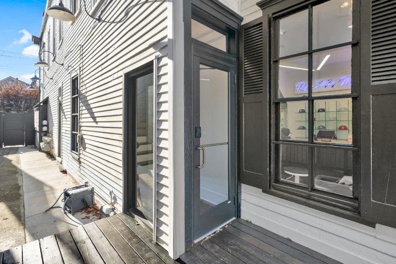 Charming Home Steps from Louisville Best Spots - image 15