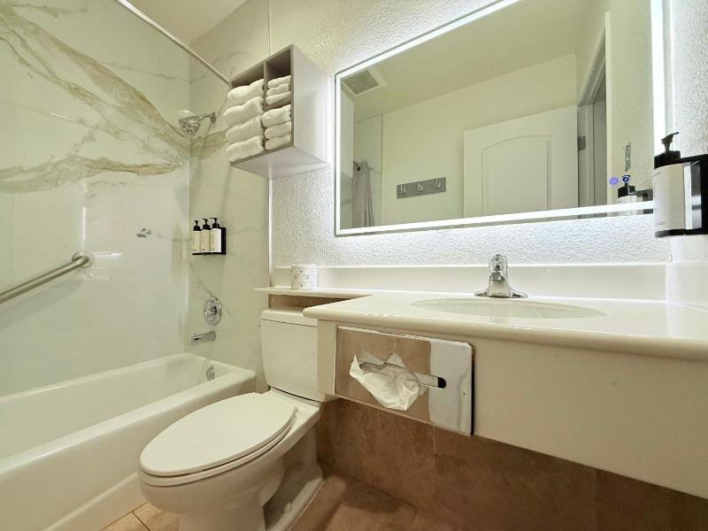 Two-Bedroom Suite image 4