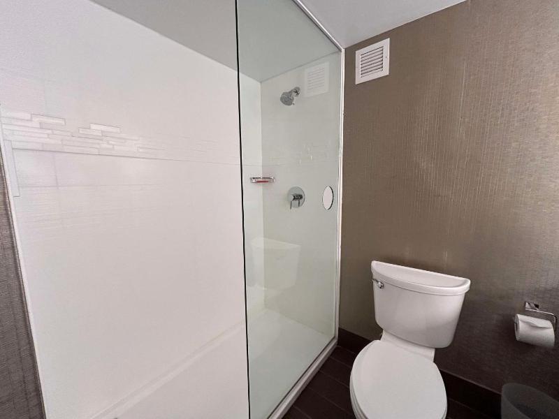 Corner King Room - Non-Smoking image 2