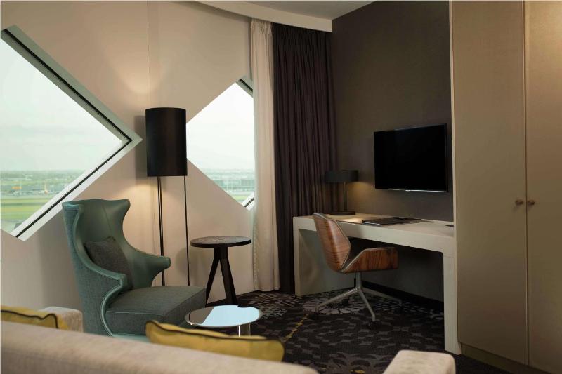 Executive Corner King Room - Lounge Access image 1