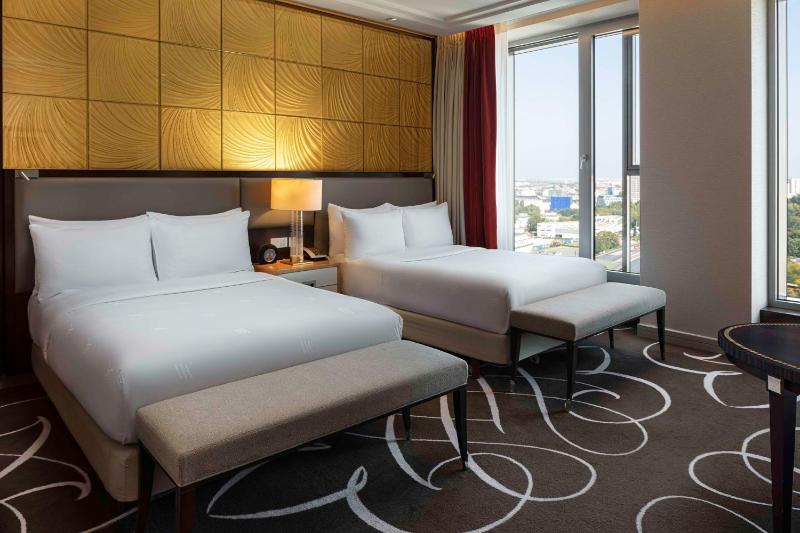 Deluxe Twin Room image 1