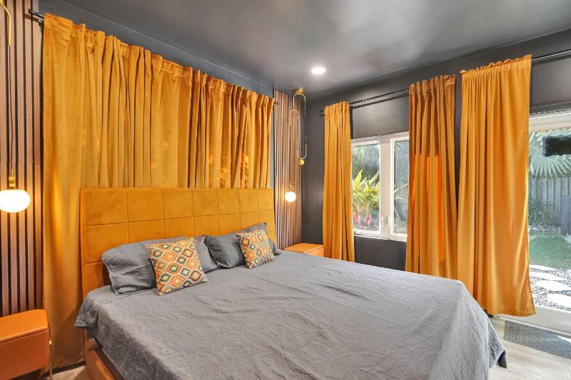 Kiki 4 - Men's Clothing optional Guest Houses - image 19