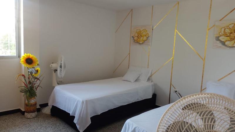 Confortable habitación en apartamento familiar en el Prado - image 19