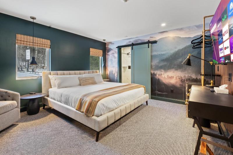 Family Room with Garden View image 1