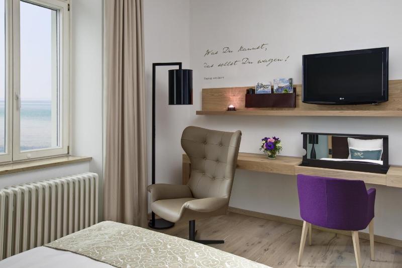 Deluxe Single Room with Lake View image 2
