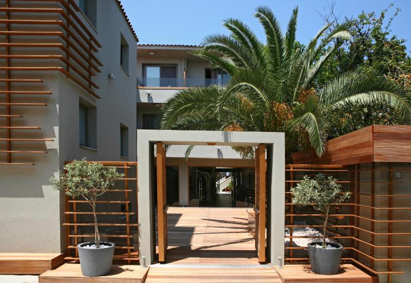Bourtzi Hotel - image 8