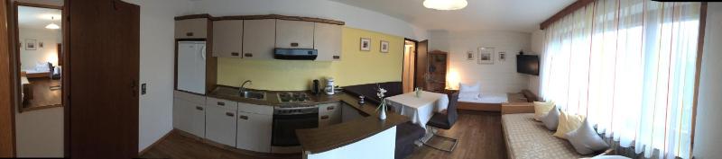 Double Room with Balcony image 2