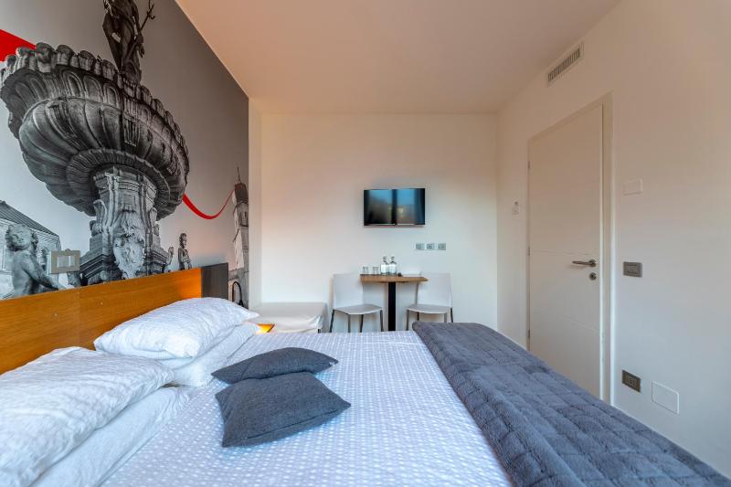 Standard Double or Twin Room with Garden View image 2