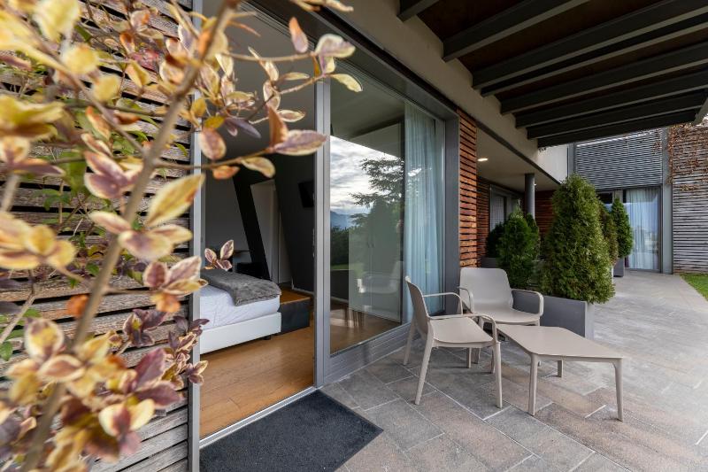 Deluxe Double or Twin Room with Garden Access image 4