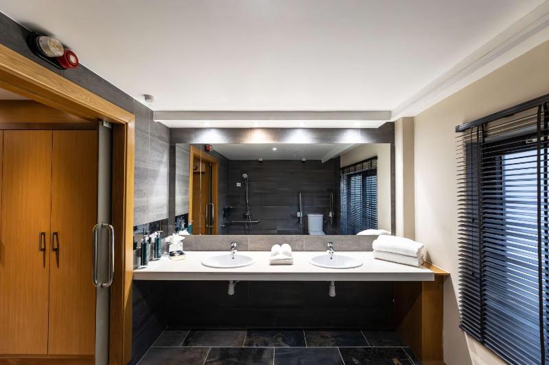 Queen Room - Mobility Access image 2