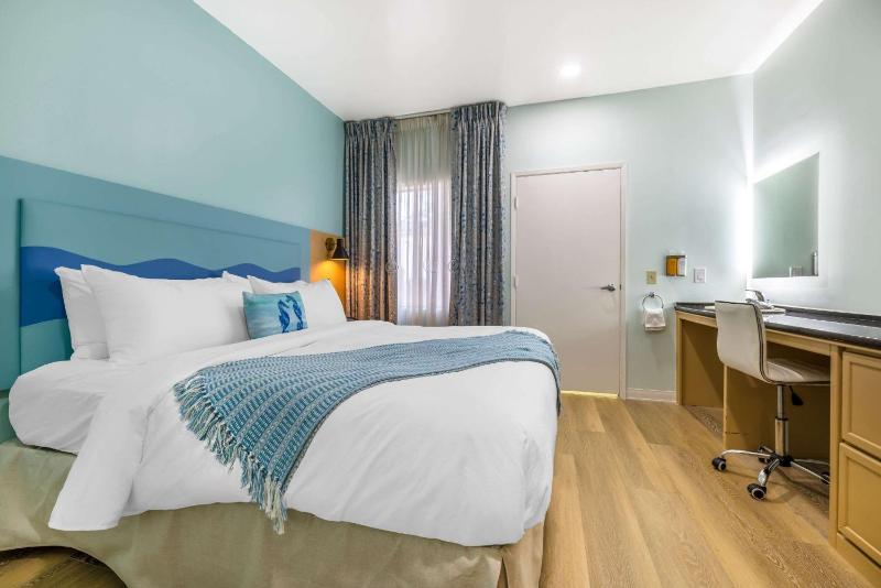 Standard King Suite - Non-Smoking image 1
