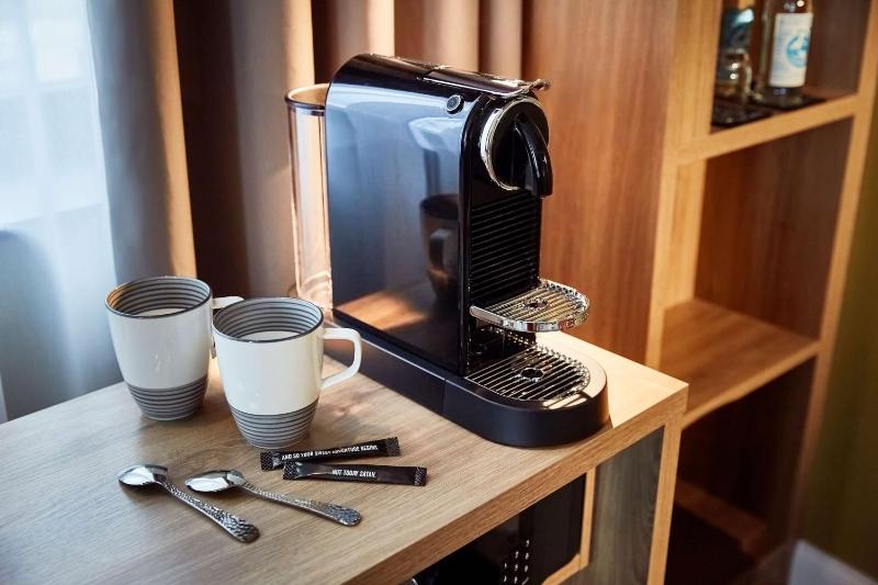 Deluxe King Room image 4