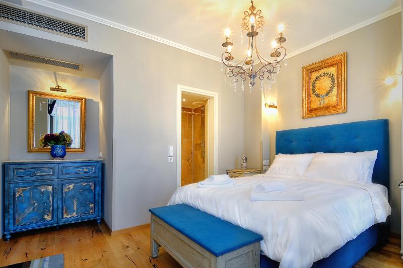 One-Bedroom Suite with Sofa Bed image 4