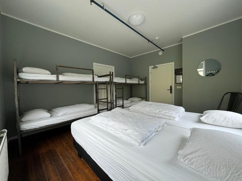 Bed in 6-Bed Mixed Dormitory Room image 4