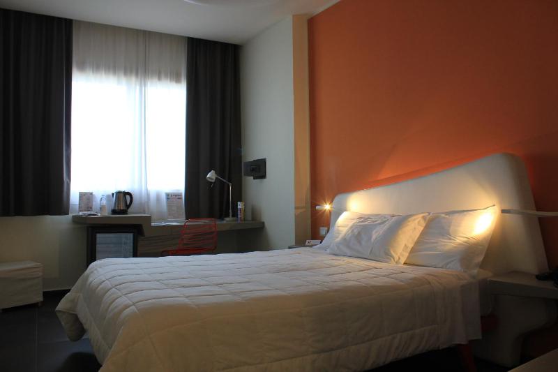 Superior Room with 2 Double Beds image 3