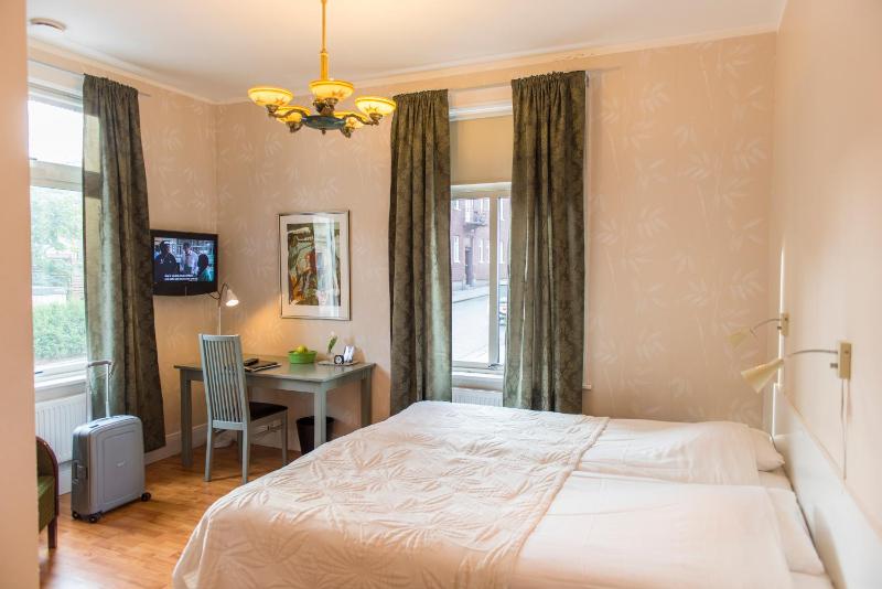 Twin Room image 1