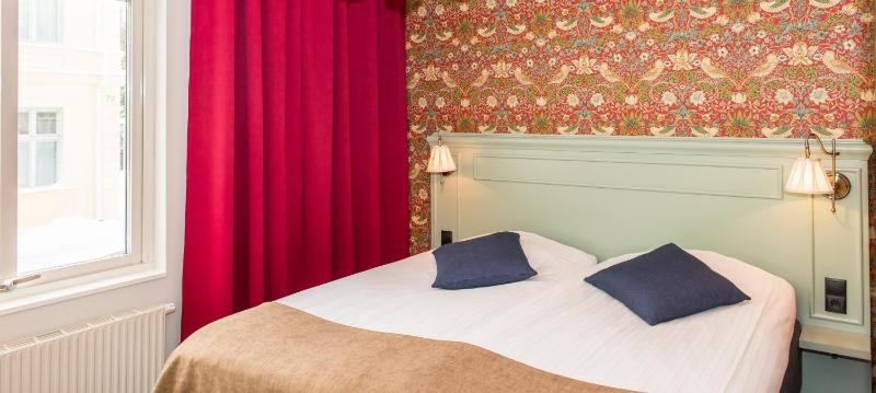 Twin Room image 3