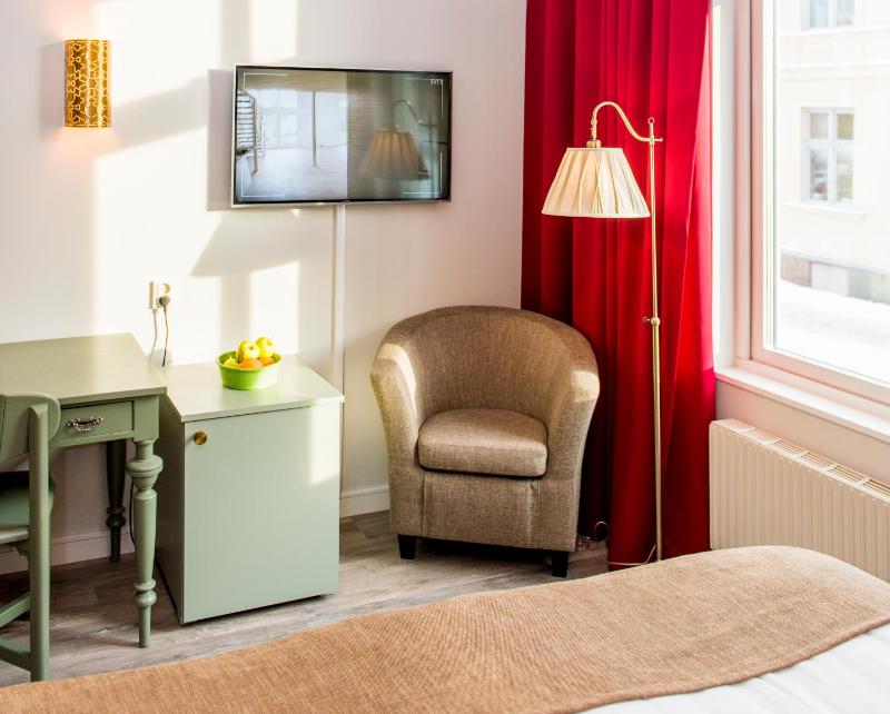 Twin Room image 2