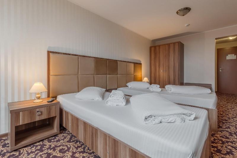 Twin Room image 2