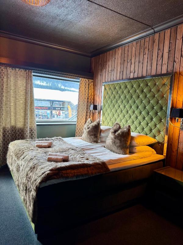 Deluxe Double Room image 2