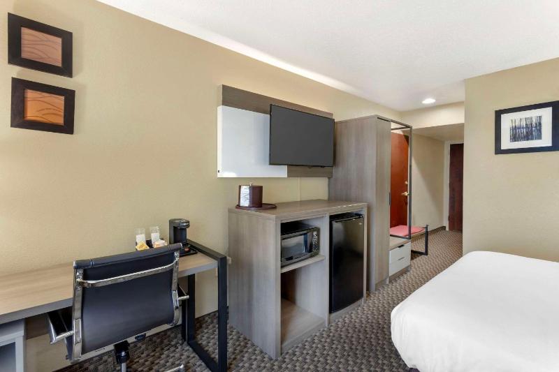 Queen Room - Disability Access/Non-Smoking image 3