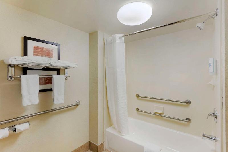 Queen Room - Disability Access/Non-Smoking image 2