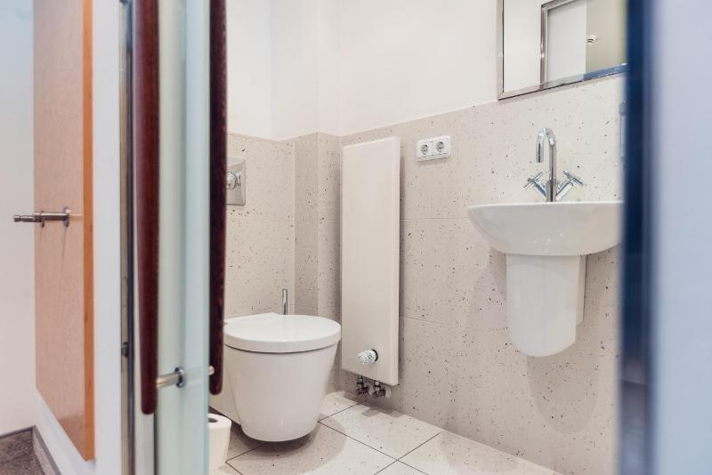 Single Room with Lake View image 3