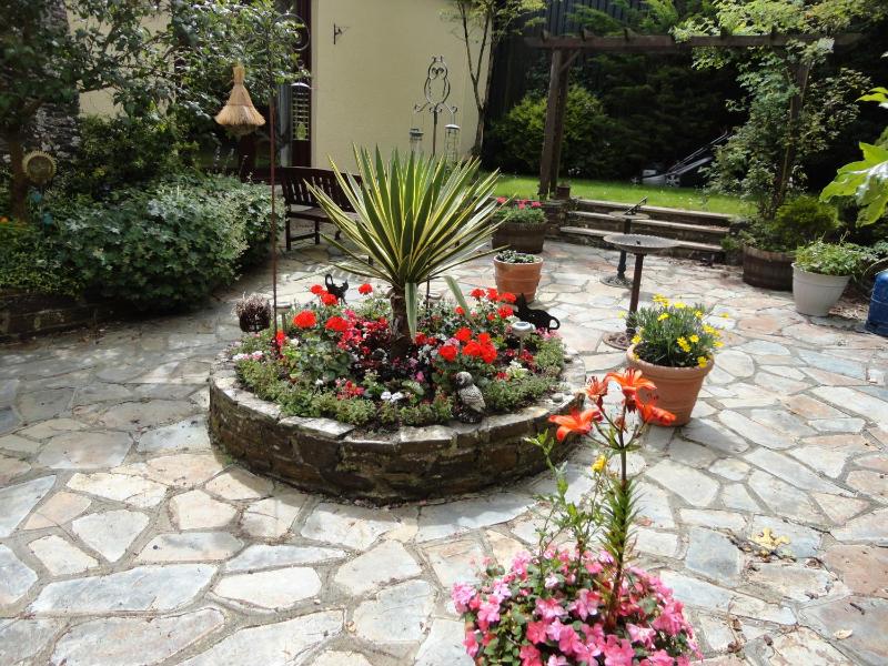 Cottage with Garden View image 1