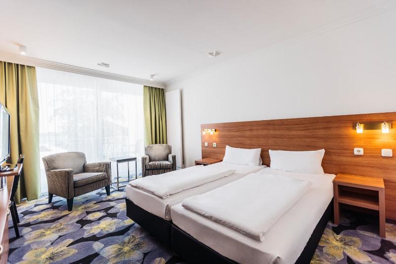 Double Room with Lake View image 1