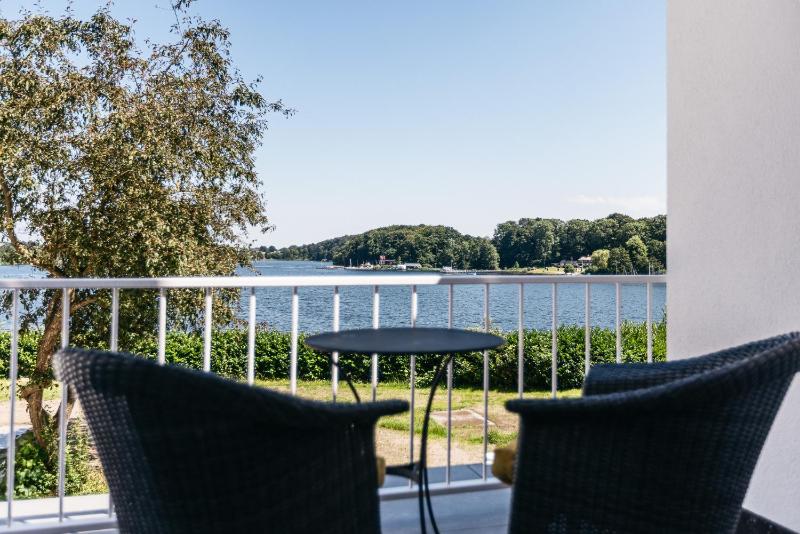 Double Room with Lake View image 3
