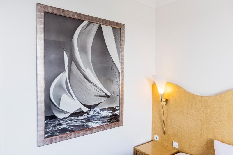 Single Room image 3