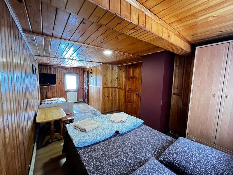 Standard Triple Room image 4