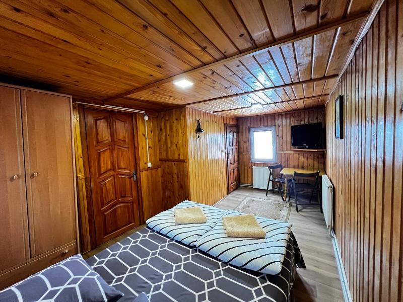 Standard Double Room image 4