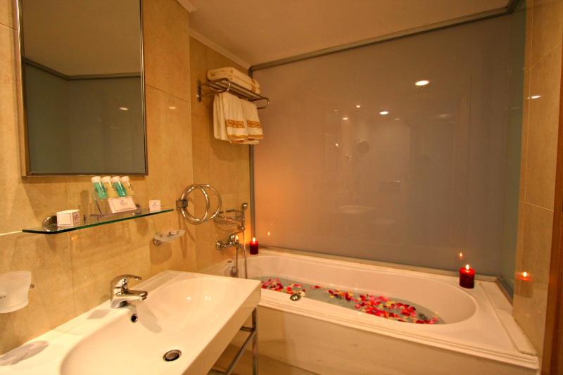 Double Room with Garden View image 3