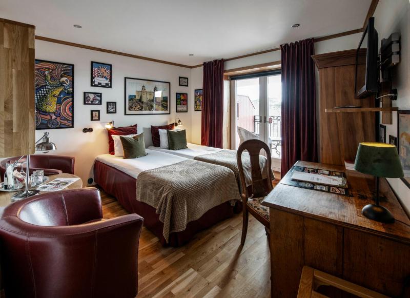 Standard Twin Room image 1