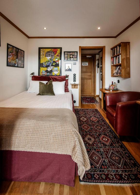 Small Double Room image 1