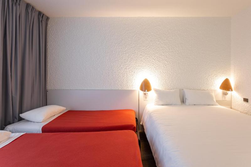 Standard Room with One Double Bed and Two Single Beds image 3