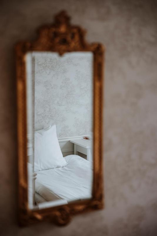 Double Room image 3