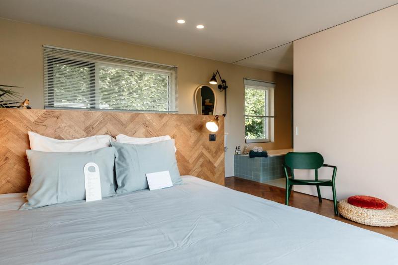 Deluxe Double Room with Patio image 4