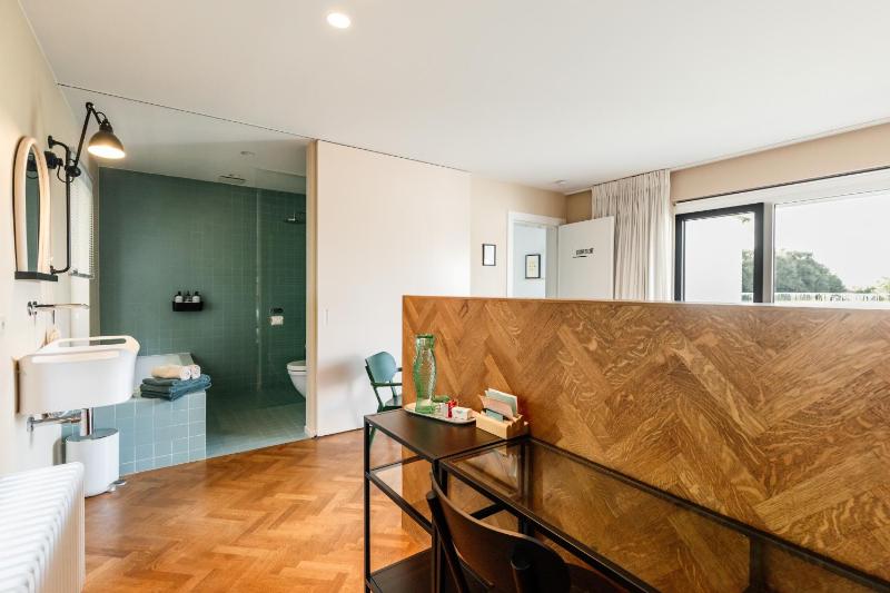 Deluxe Double Room with Patio image 3