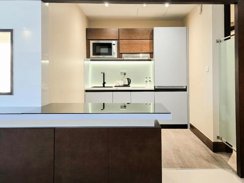 Deluxe One-Bedroom Suite City View image 3