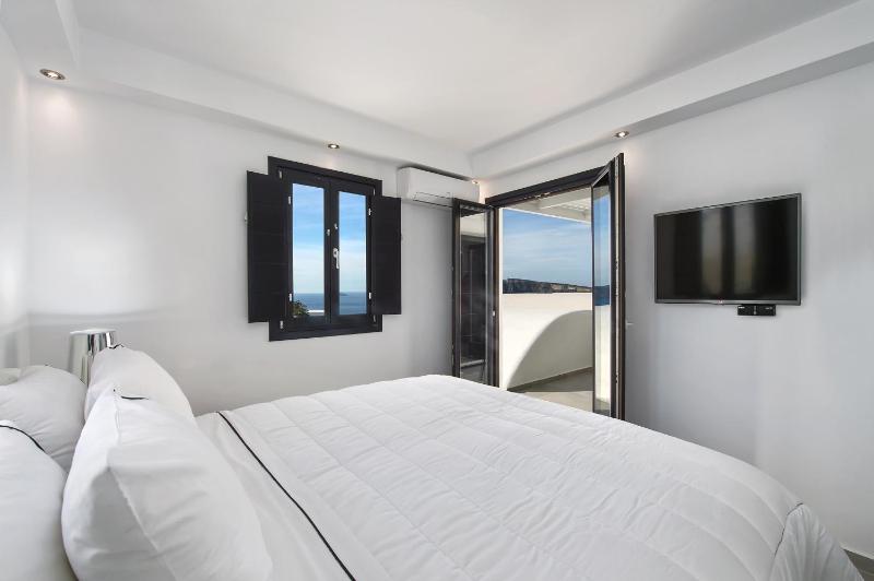 Apartment with Sea View and Outdoor Heated Tub image 4