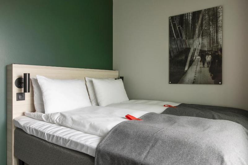 Small Double Room image 3