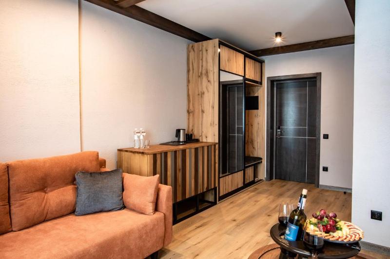 Deluxe Double Room with Spa Access image 4