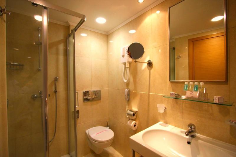 Double Room with Garden View image 4