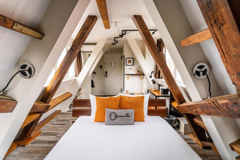 Large Double Room Attic image 2